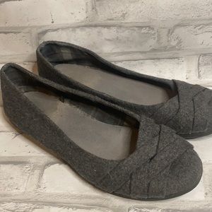 Mossimo gray flats